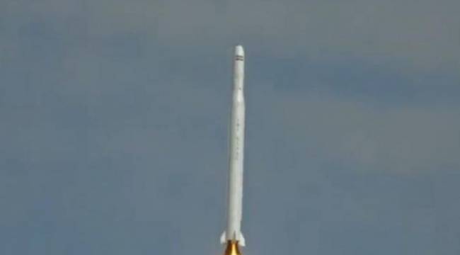 İran medyası: Devrim Muhafızları bir askeri uyduyu başarıyla fırlattı