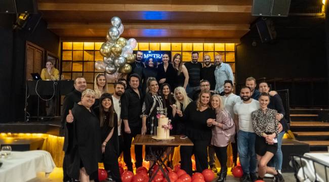 Işın Karaca yeni yaşına darbuka şovla girdi