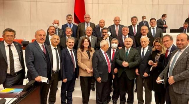 İYİP'ten 'HDP hatırası' fotoğrafı