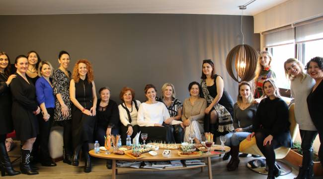 İzmirli iş kadınlarından mor çatı için kadın dayanışması