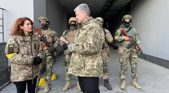 Nagehan Alçı Ukrayna&#039;da askeri üniformayla poz verdi