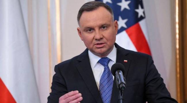 Polonya Cumhurbaşkanı Duda'nın uçağı Varşova'ya acil iniş yaptı