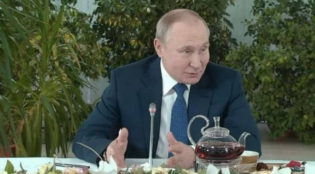 Putin: Rusya'ya yönelik yaptırımlar savaş ilanına benziyor