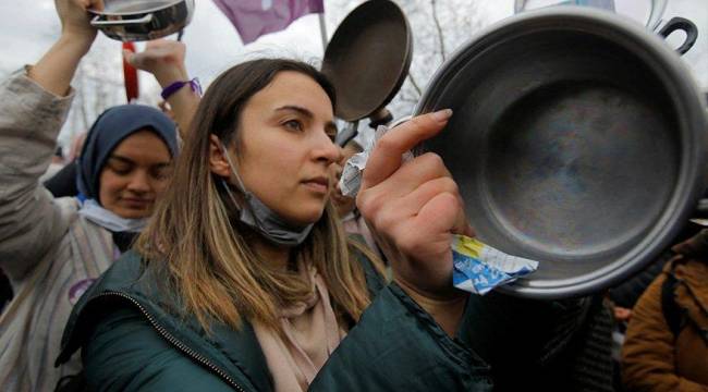 Reuters: Hükümetin, yüzde 60'a doğru giden enflasyonu sınırlamak için yine bütçeye yönelmesi bekleniyor