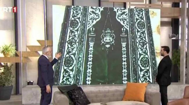 TRT 1 ekranlarında ilginç anlar: Seccadede &#039;şeytan&#039; aradılar