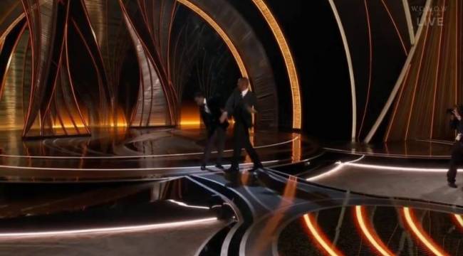 Will Smith Oscar töreninde sunucu Chris Rock&#039;a tokat attı