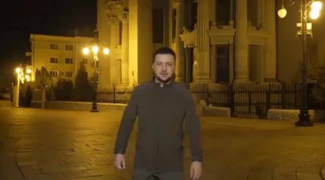 Zelenskiy'nin 'Kiev' videosunda 'yeşil ekran' iddiası gündeme geldi