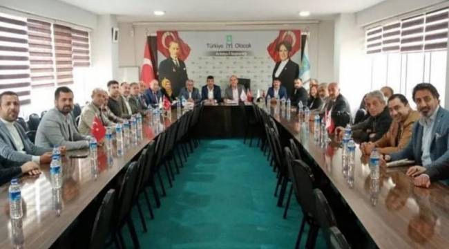 413 kişi AKP'den istifa edip İYİP'e geçti