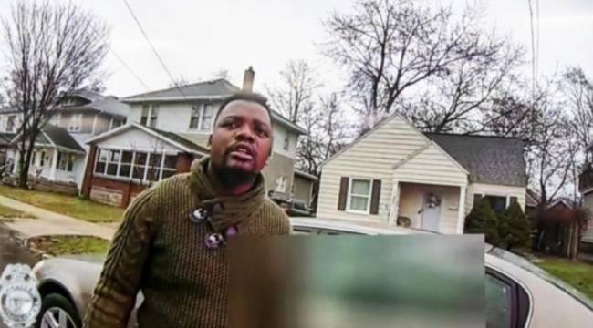 ABD polisi siyah genci başından vurarak öldürdü!