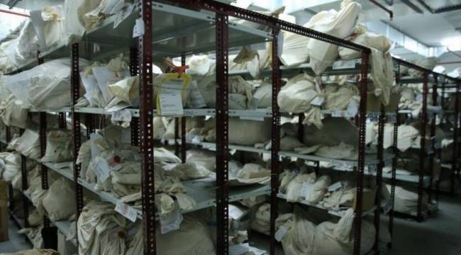 Adli emanetteki uyuşturucuyu satan memurlar tutuklandı