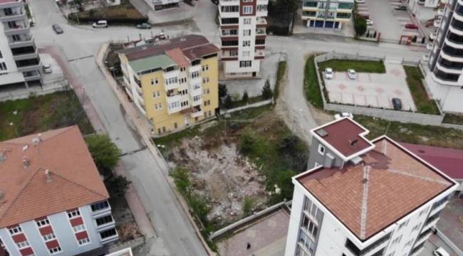 Adresi karıştırdı, yanlış binayı yıktı