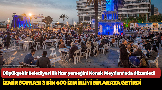 Büyükşehir Belediyesi ilk iftar yemeğini Konak Meydanı’nda düzenledi
