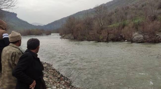 Hakkari'de çaya düşerek kaybolan askeri arama çalışmaları sürüyor