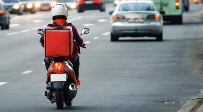 İzmir'de kuryelere trafiğe çıkma yasağı