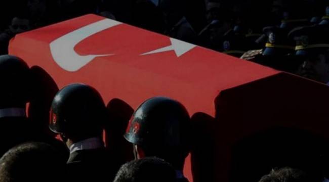 Kozan'da jandarma minibüsü ve otomobil çarpıştı: 2 şehit