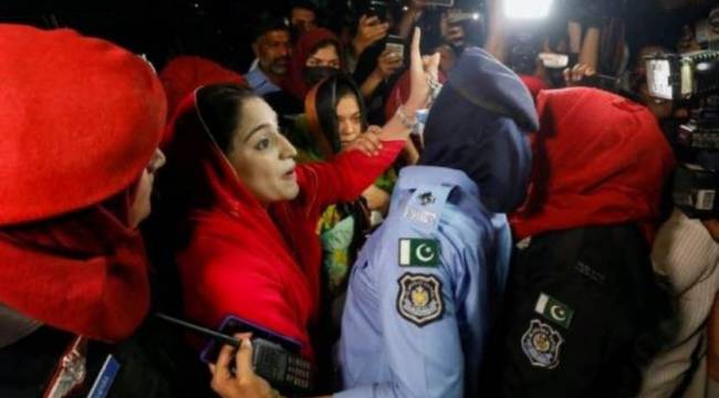 Pakistan'da görevden alınan İmran Han'ın destekçileri sokağa çıktı