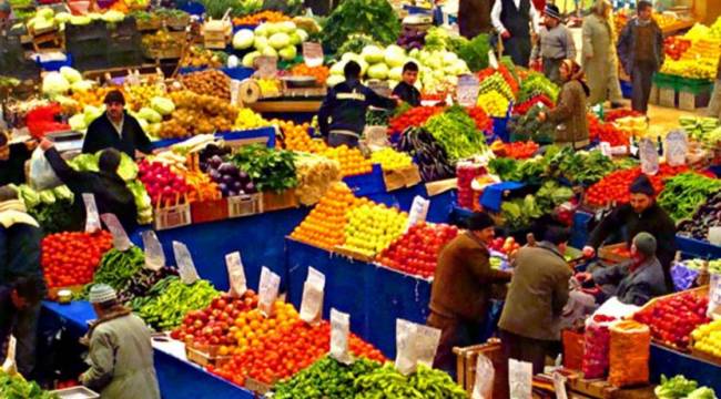 Pazarda son durum: Marul 20, çilek 30, fasulye 40 lira