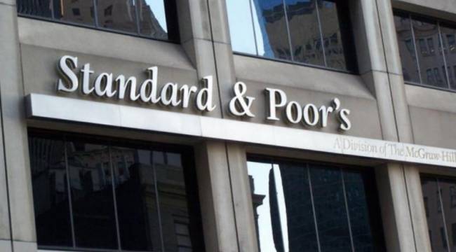 Standard&amp;Poor's Türkiye'nin yerel para cinsinden kredi notunu düşürdü
