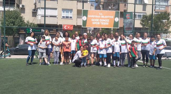 Anneler futbol oynadı…