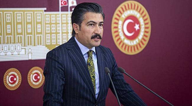 Cahit Özkan&#039;ın istifası istendi, direniyor