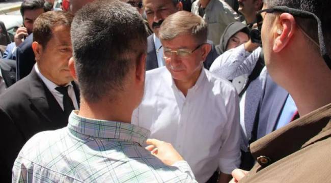 Davutoğlu'ndan 'Altılı masadan ayrıl hepimiz oyumuzu veririz' diyen vatandaşa 'bakarız' yanıtı