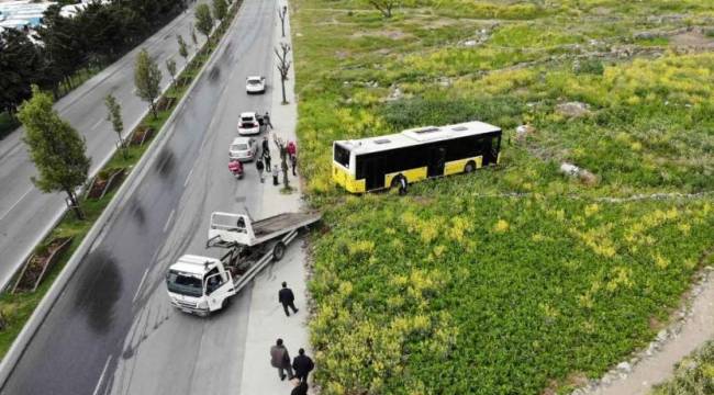 İETT otobüsü çayırlık alana uçtu
