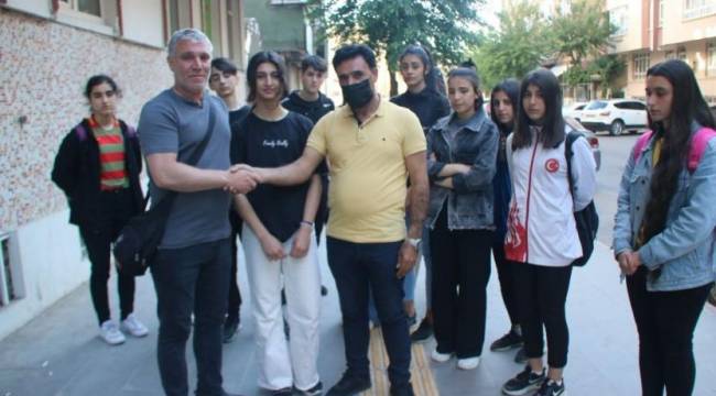 Kendisine tokat atan antrenörle birlikte açıklama yapan sporcu: 'Tokat atmasını isteyen bendim'