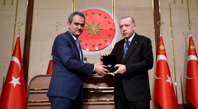 AKP'de bir kriz daha: Bakanın yanıtı sonrası vekiller salonu terk etti