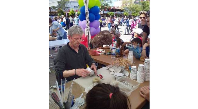 Atıkları geri dönüşümle sanat eserine çevirdi!