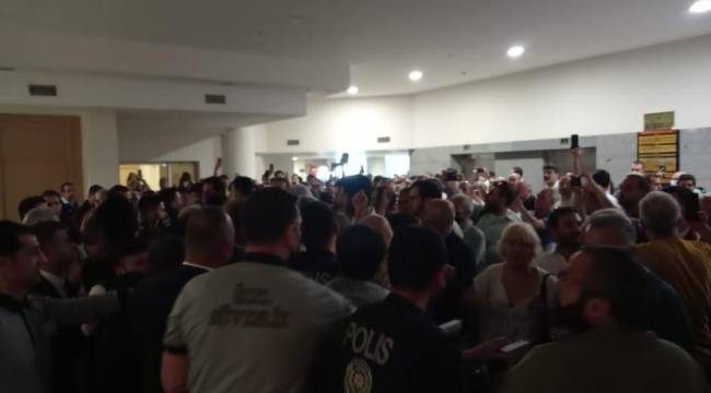 Ekrem İmamoğlu davasında arbede