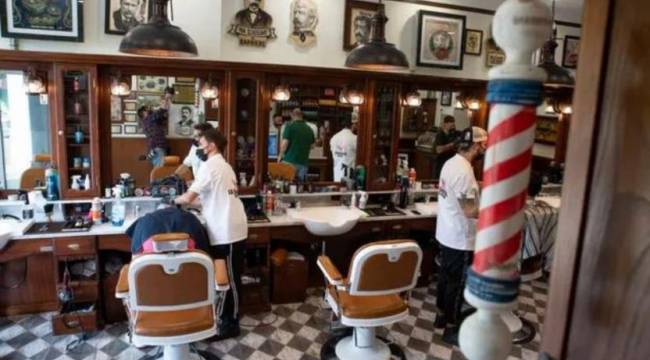 İtalya'da müşterinin saçını iki kez şampuanlayan kuaföre para cezası verilecek