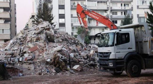 İzmir depremi: Emrah Apartmanı davasında tutuksuz sanıklar için 22 yıl hapis istemi