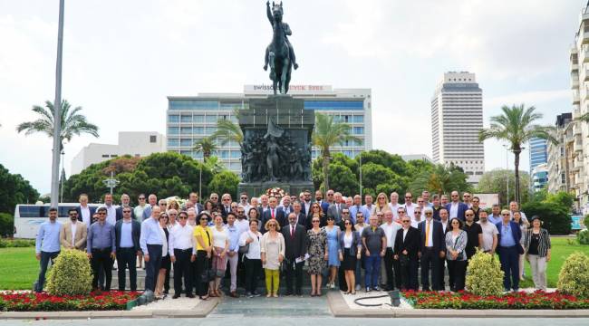 İZMİRLİ MALİ MÜŞAVİRLER ATA&#039;NIN HUZURUNDA BULUŞTU