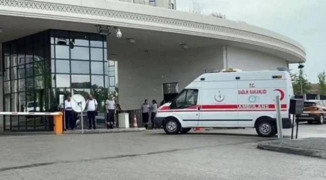 Sağlık çalışanı bakanlık önünde kendini ambulansa kilitledi!
