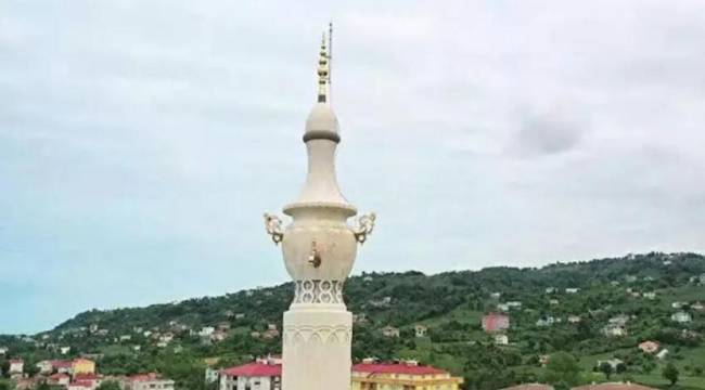 Yapımı 35 yıldır devam eden &#039;semaver&#039; minareli cami