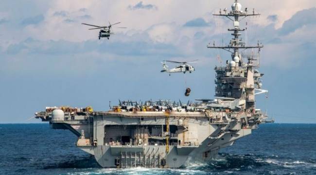 ABD savaş uçağı 'rüzgar nedeniyle' uçak gemisinden denize düştü