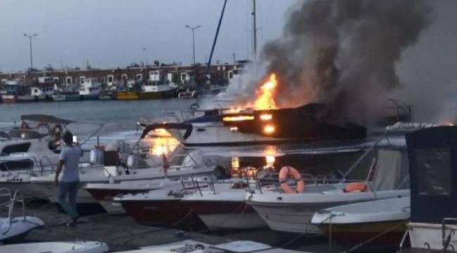 Avcılar balıkçı barınağında 7 tekne alev alev yandı