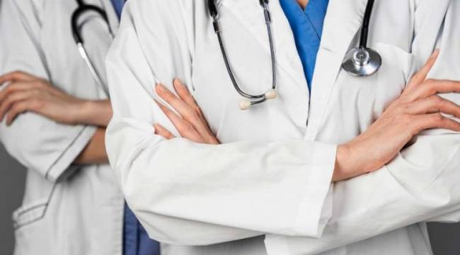 İki doktor sosyal medya paylaşımları dolayısıyla açığa alındı