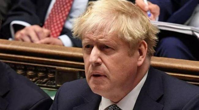 İngiltere'de istifa dalgası sürüyor: Johnson'dan ilk açıklama
