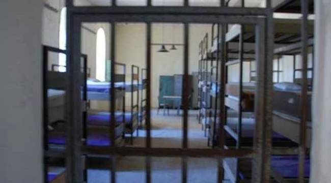 Koğuşa kamera takılmasına karşı çıkan tutuklulara hapis cezası