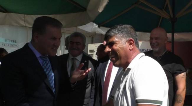 Mustafa Sarıgül'ün 'merhaba' dediği yurttaş gülme krizine girdi