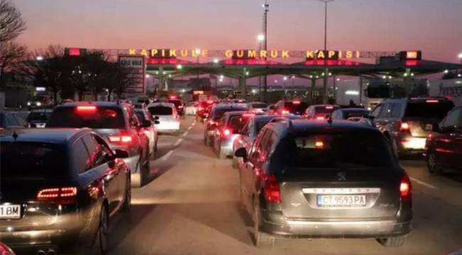 Pasaport kalktı kuyruk başladı… Akın ettiler