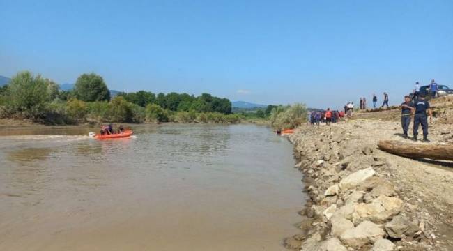 Selde kaybolan kepçe operatörünün cesedine ulaşıldı