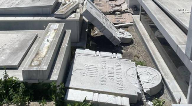 Yahudi mezarlarını tahrip eden çocuklar ailelerine teslim edildi