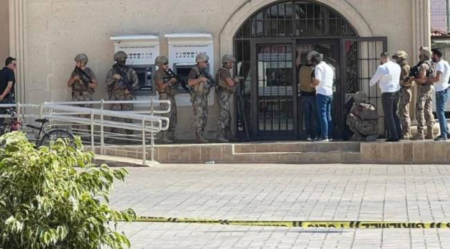 Antalya'da banka müdürünü rehin alan kişi gözaltında