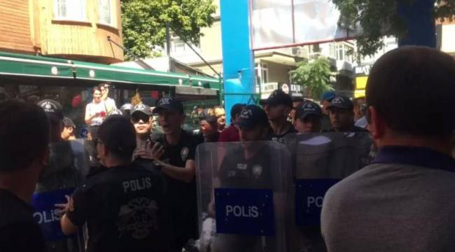 Bakanlığa yürümek isteyen öğretmenlere polis müdahalesi: 6 gözaltı
