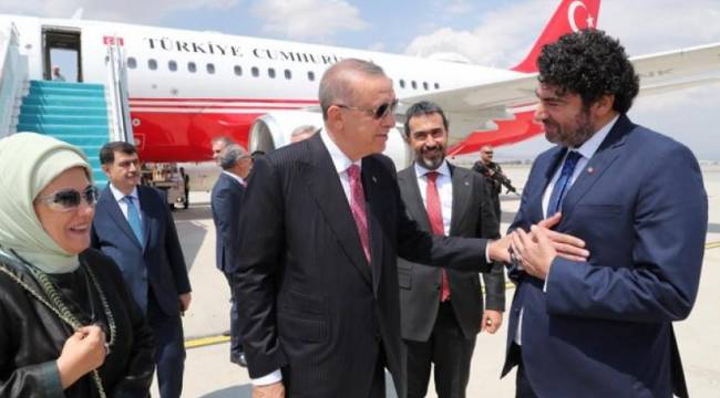 Erdoğan'ı havalimanında Hakan Taşıyan karşıladı