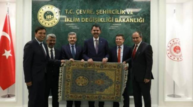 Erdoğan'ın atadığı valilerden AKP'li milletvekili ve yöneticilerle bakan ziyareti