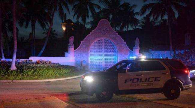 'FBI, Trump'ın evinde birtakım belgeler ele geçirdi'