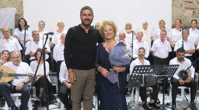 Foça Beşkapılar Kalesi'nde Türk Sanat Müziği akşamı